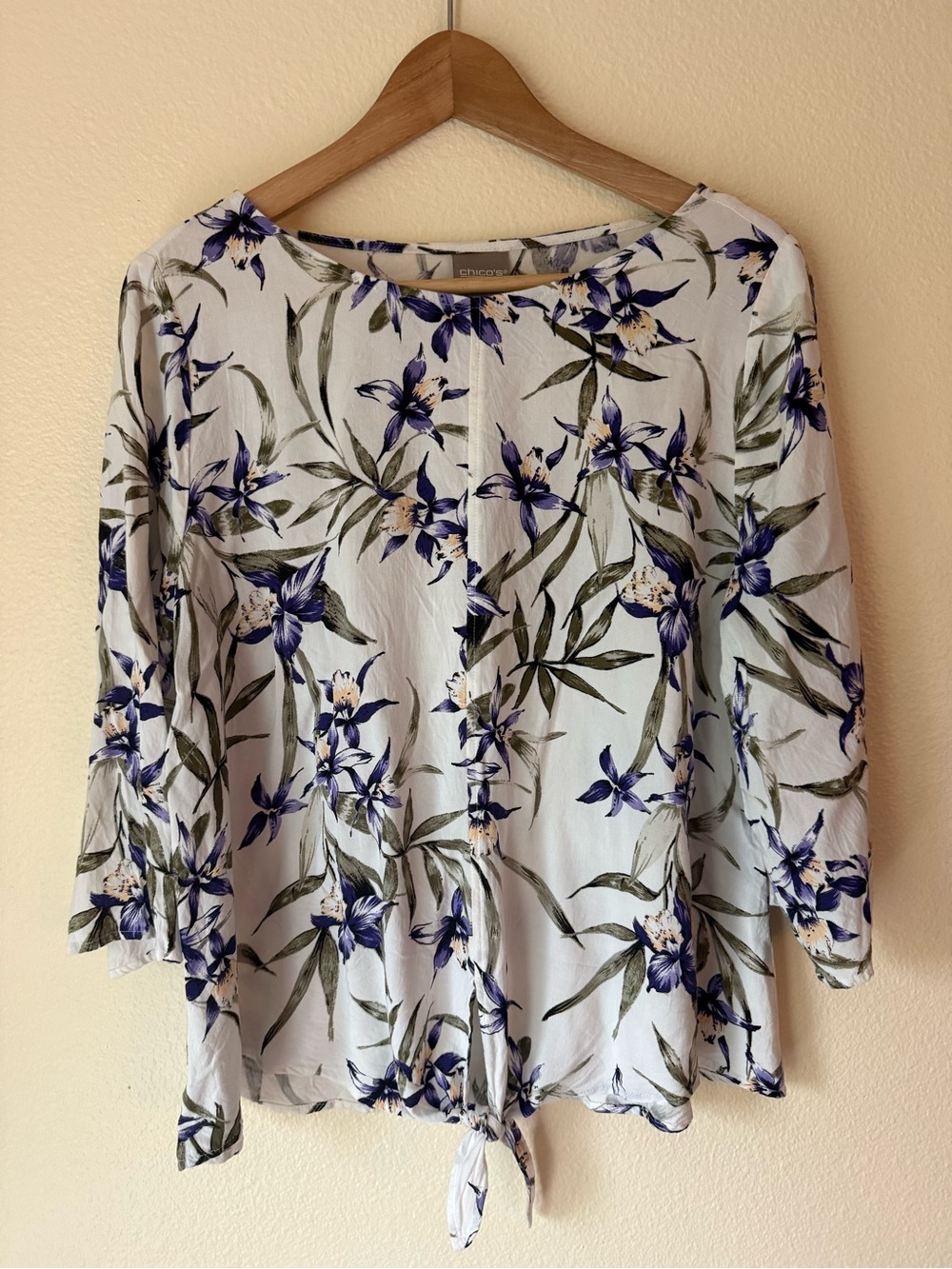 ❇️Chico's White Floral Tie-Hem Blouse 2 for $22❇️
